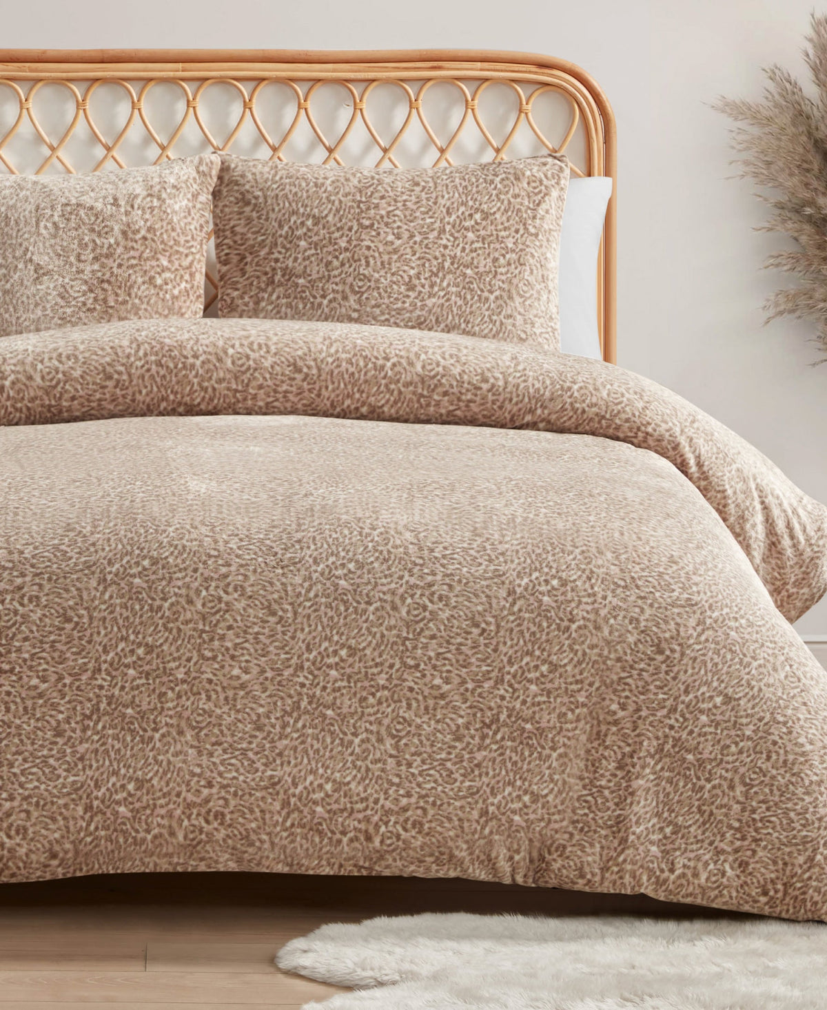 Jessica Simpson Home Leopard Printed Plush Comforter Set