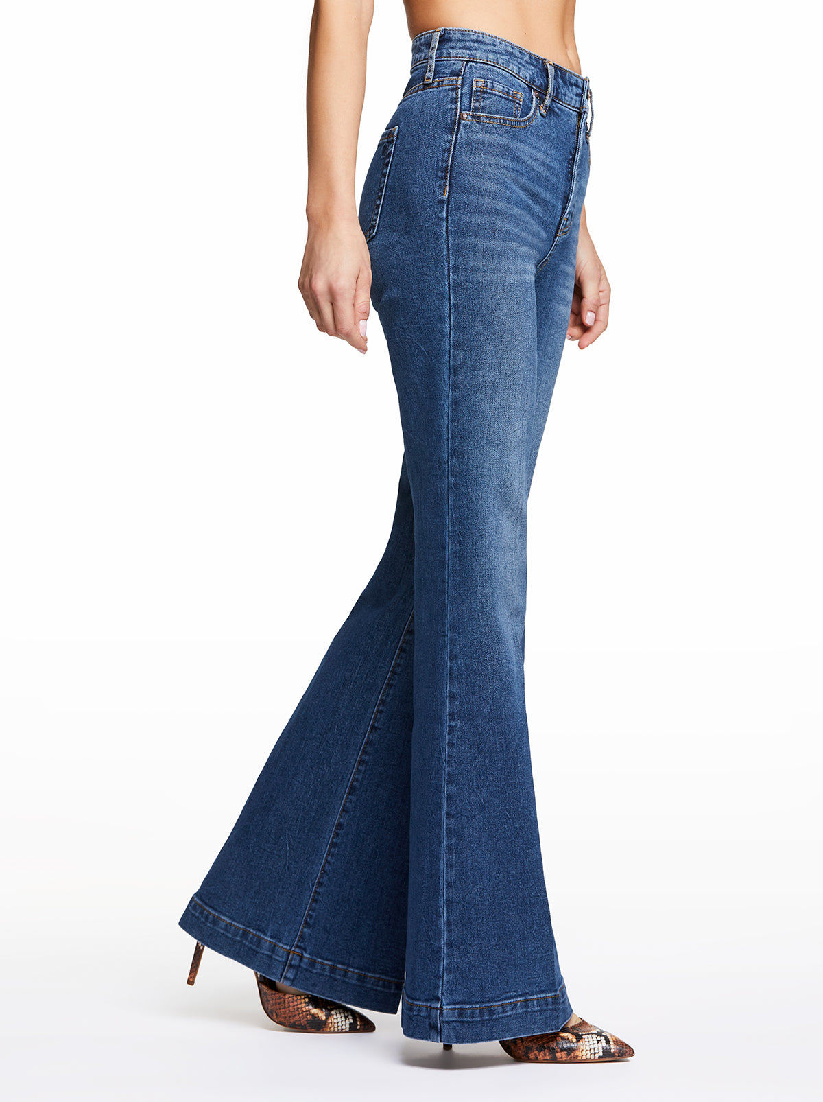 Jessica Simpson Women True Love Wide Leg Trouser Jeans in Sia