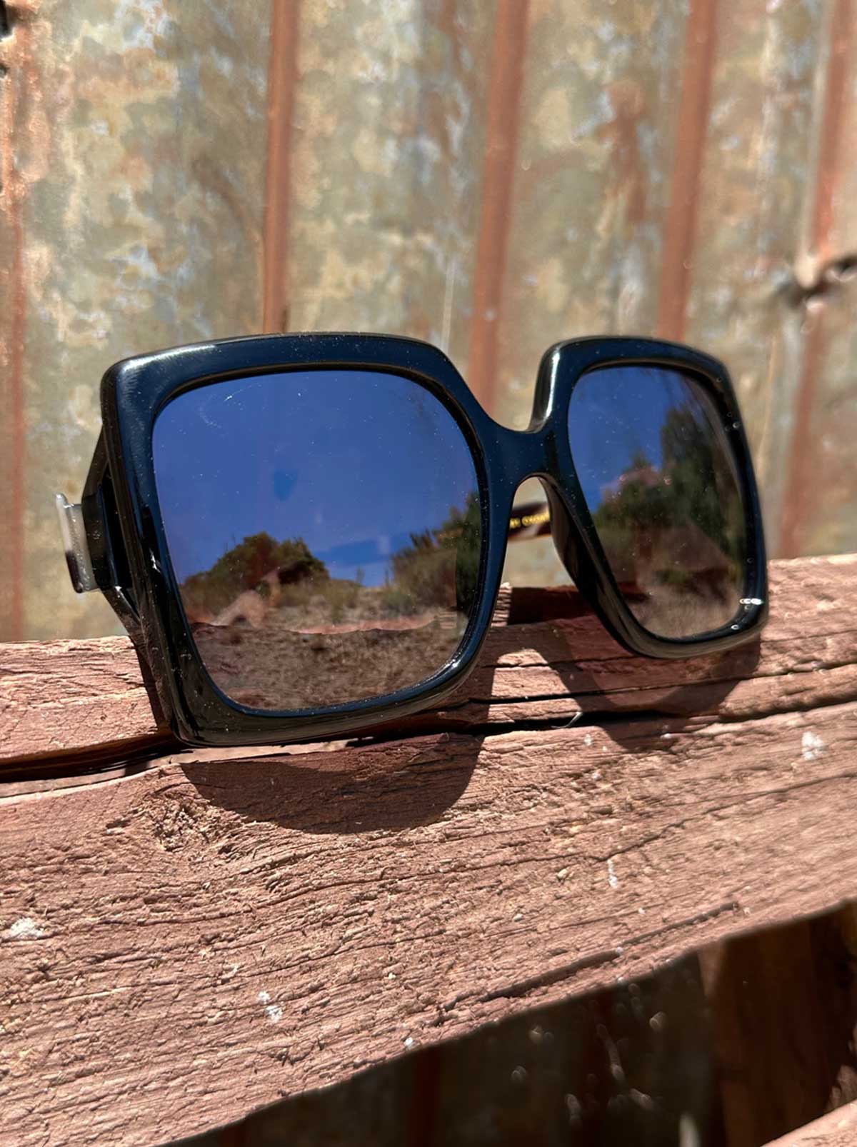 Jessica Simpson Accessories Square Sunglasses in Black & Oatmeal