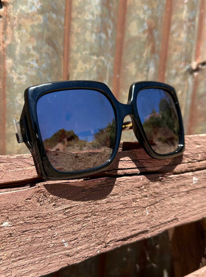 Jessica Simpson Accessories Square Sunglasses in Black & Oatmeal