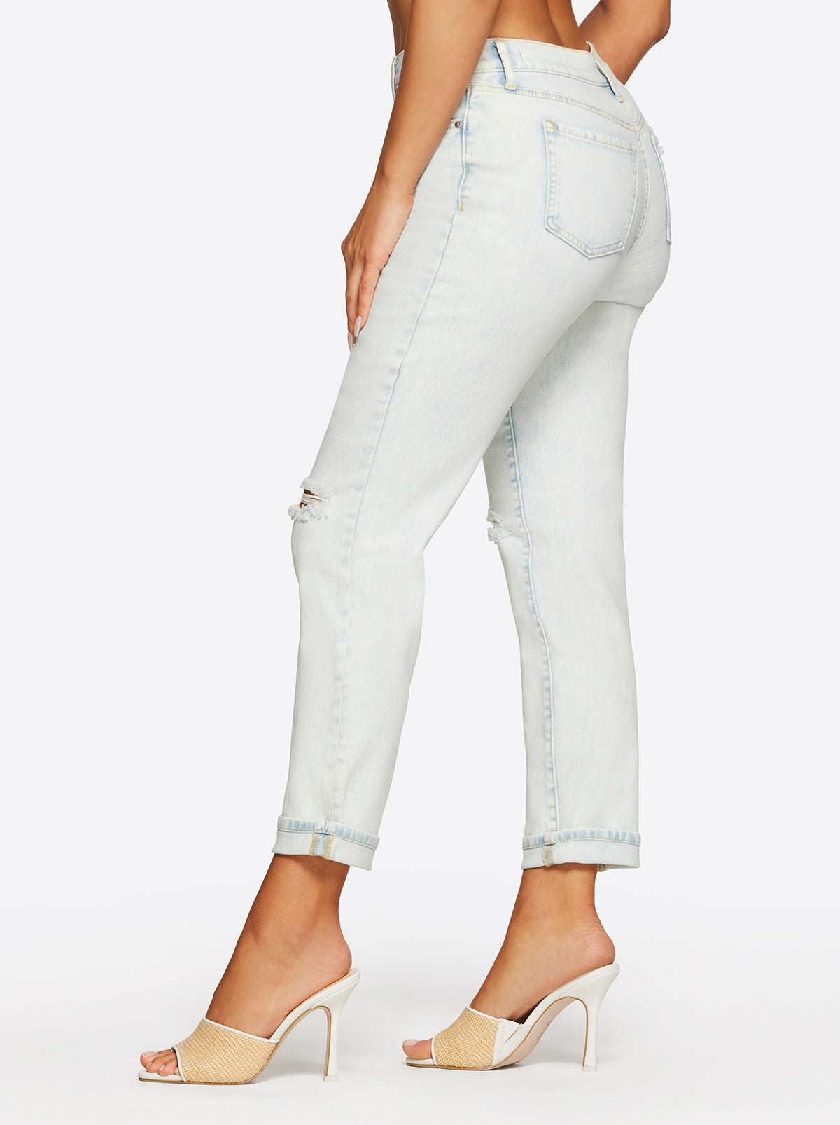 Jessica Simpson Women Mika Best Friend Slouchy Skinny in Enlighten