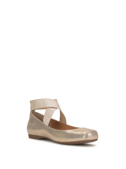 Jessica Simpson Women Mandalaye Ballet Flat in Champagne