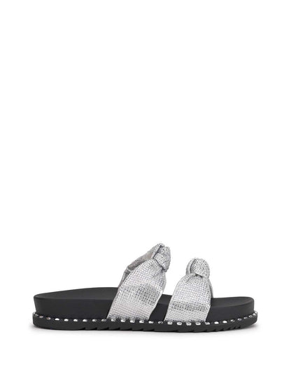 Jessica Simpson Women Caralyna Flat Sandal in Silver