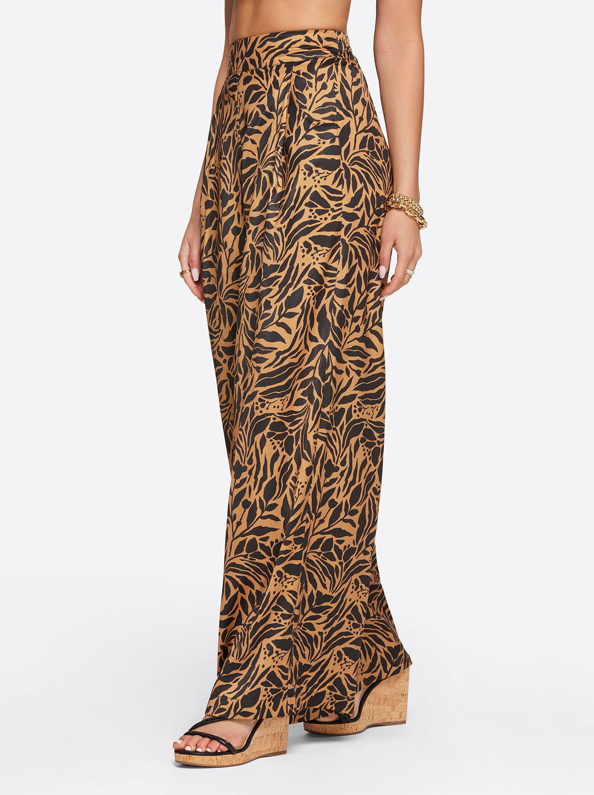Jessica Simpson Women Winnie Wide Leg Pants in Zebra Floral