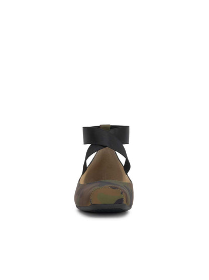 Jessica Simpson Women Mandalaye Ballet Flat in Forest Camo