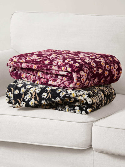 Jessica Simpson Home Wildflower Park Plush Throw in Black