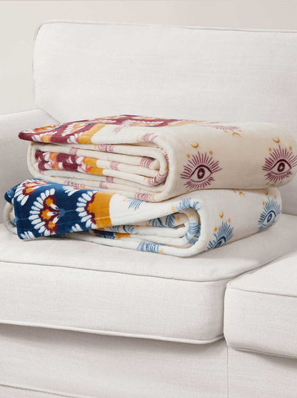 Jessica Simpson Home Celeste Plush Throw Plush in White & Navy
