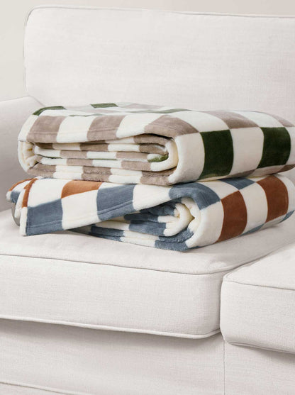Jessica Simpson Home Emery Checkerbaord Plush Throw in Rust & Grey