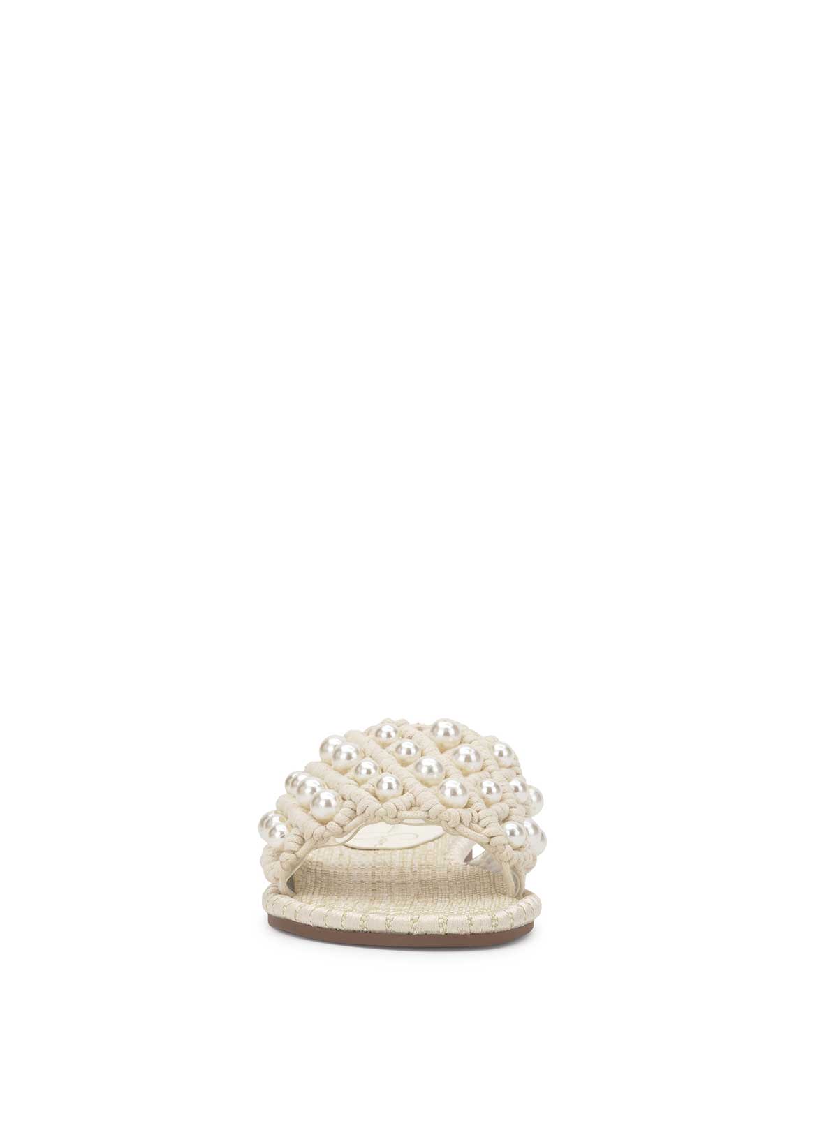 Jessica Simpson Women Brennara Flat Sandal in Cream