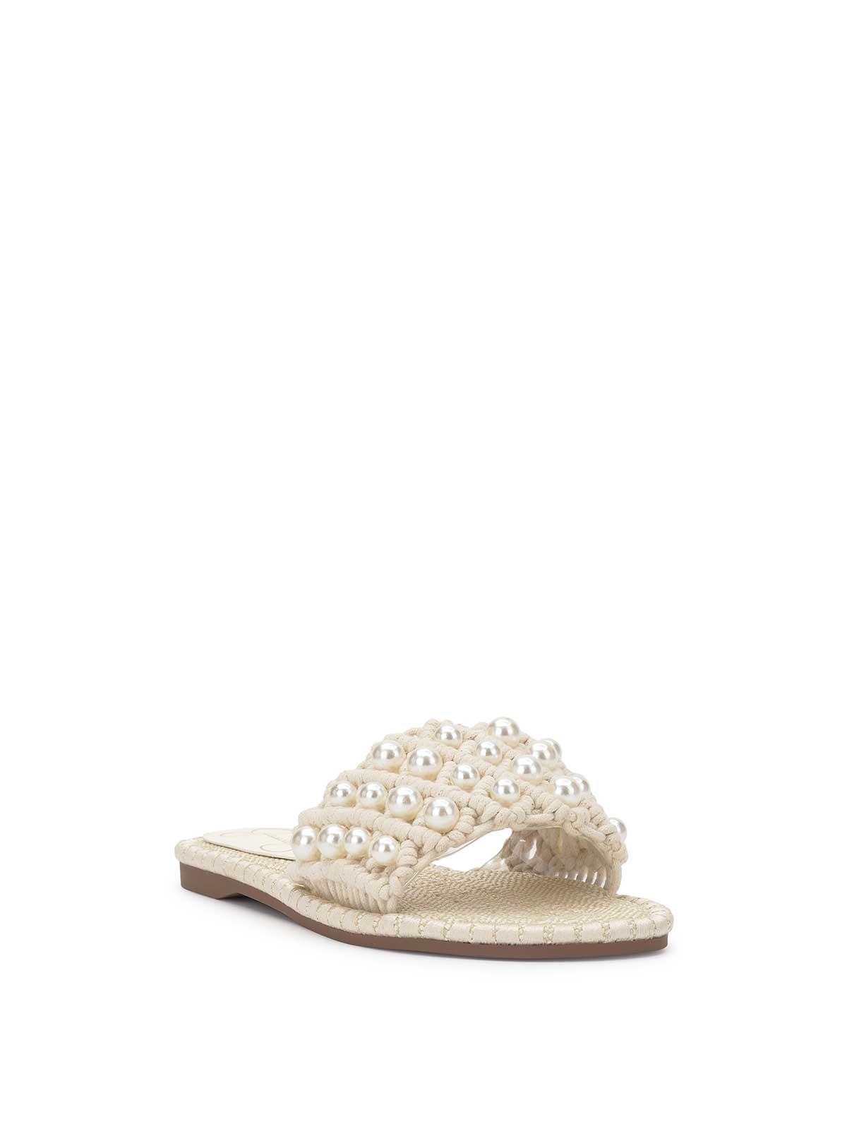 Jessica Simpson Women Brennara Flat Sandal in Cream