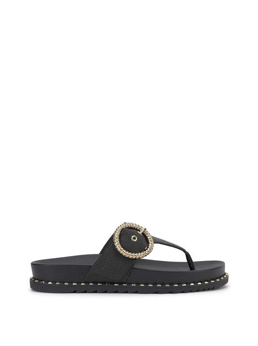 Jessica Simpson Women Cymmeri Flat Sandal in Black