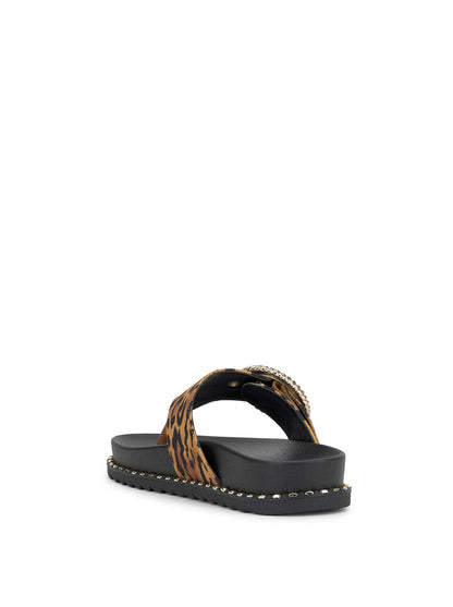 Jessica Simpson Women Cymmeri Flat Sandal in Tiger Print