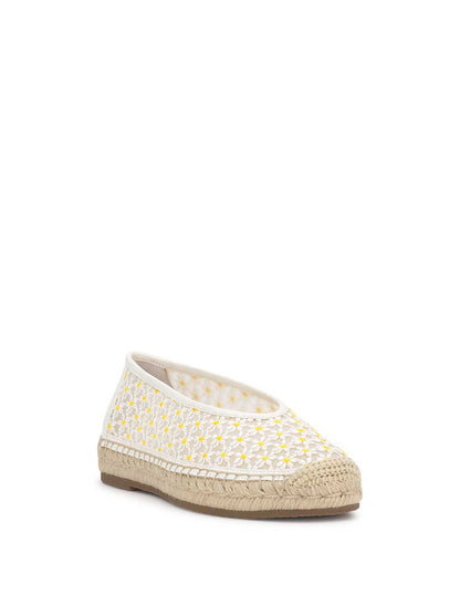 Jessica Simpson Women Lucciea Flat in White Floral