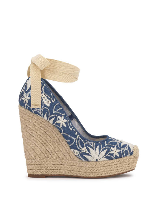 Jessica Simpson Women Zexie Platform Wedge in Floral Denim