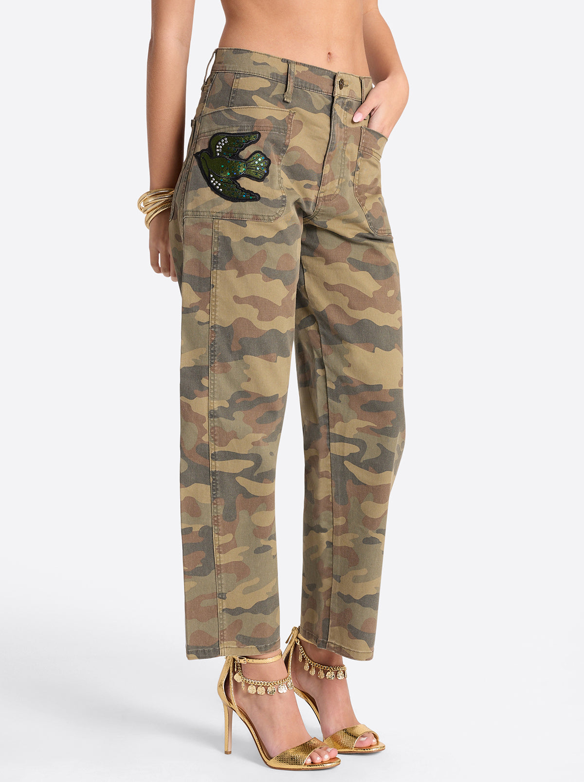 Jessica Simpson Women Relaxed Barrel Jeans in Camo