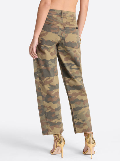 Jessica Simpson Women Relaxed Barrel Jeans in Camo