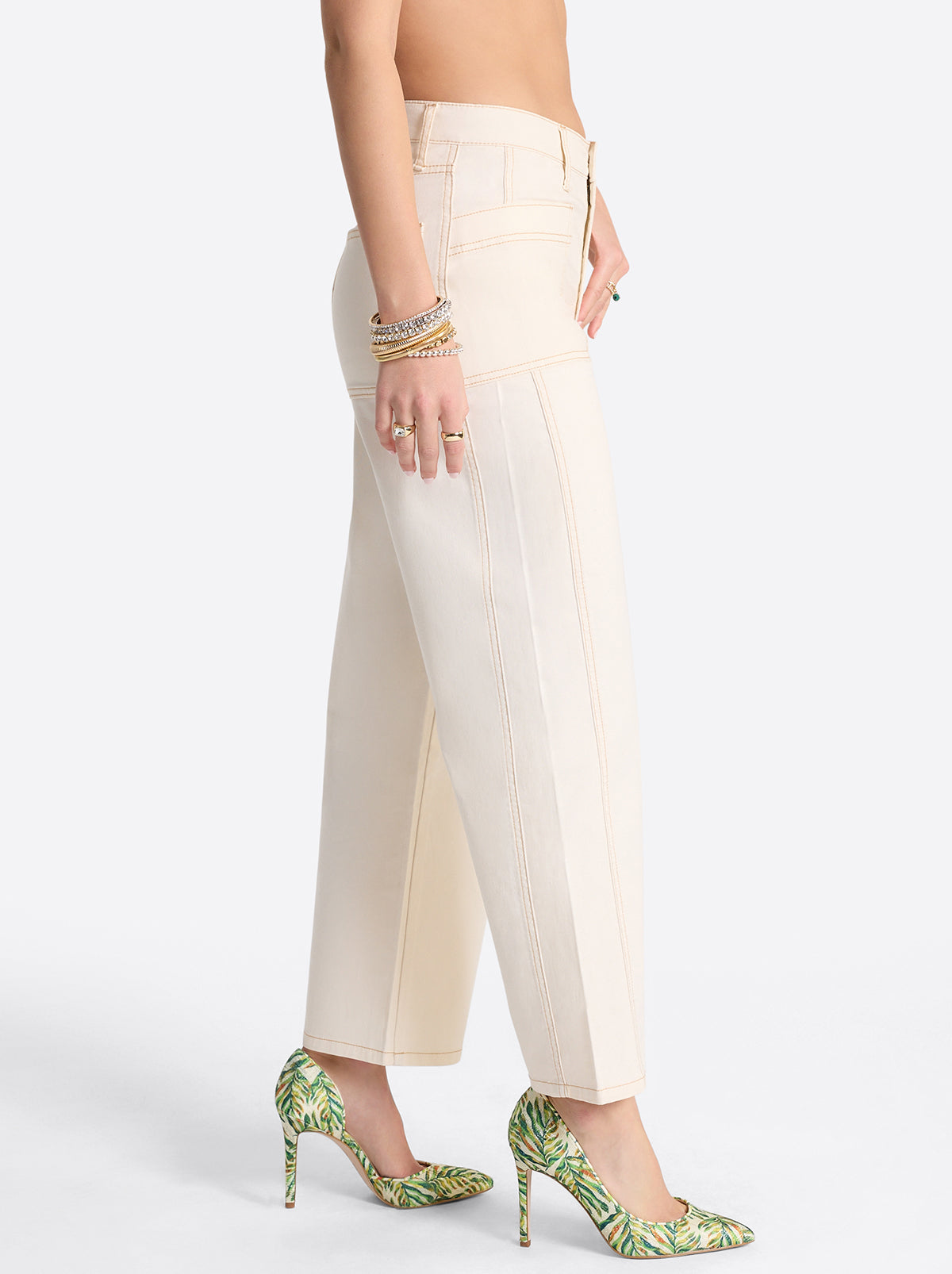 Jessica Simpson Women Relaxed Barrel Jeans in Ecru